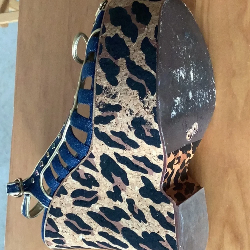 EUC vintage Betsey Johnson Leopard Cork platforms woman’s US Size 7. - Picture 3 of 6